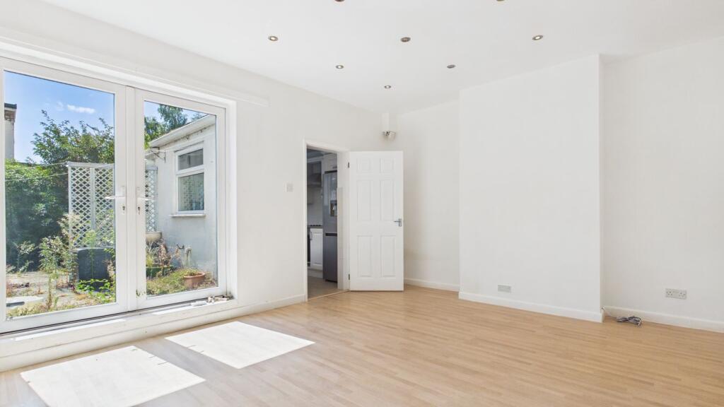 House in Peterborough, Woodston - View 4