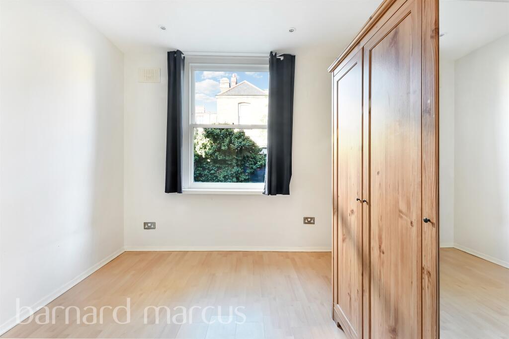 Apartment in London - More