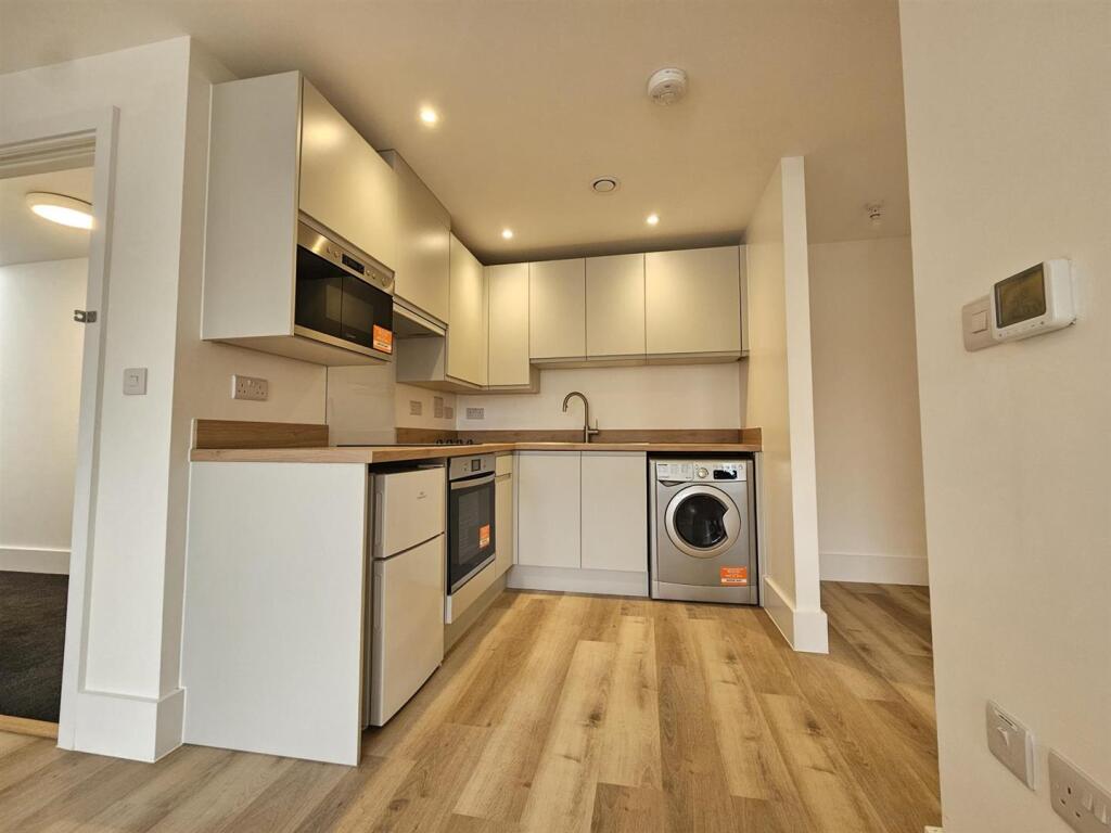 Main image of property: 3 Mercia House, Market Square, Sandy