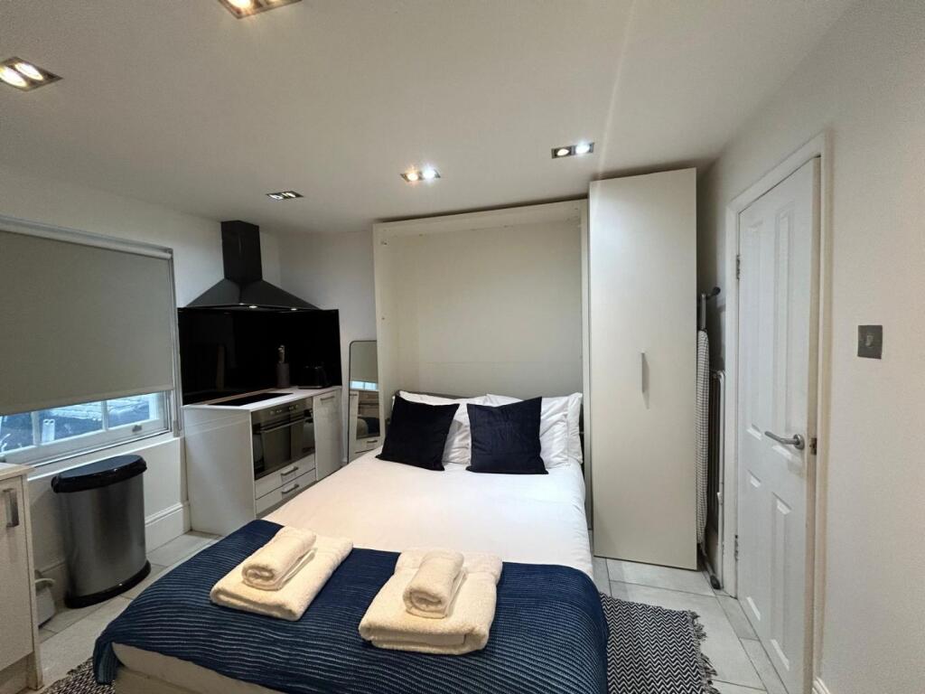 Studio flat for rent