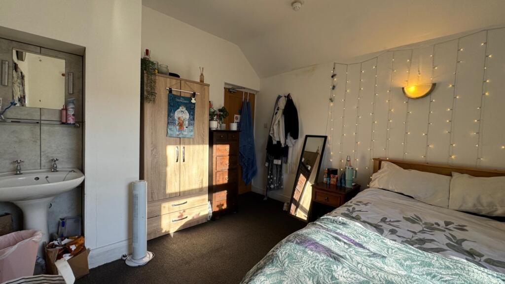 6 bedroom terraced house for rent
