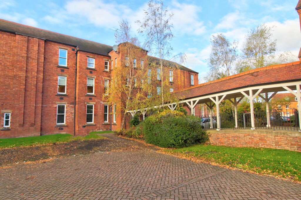1-bed flat on Marshall Crescent, Stourbridge, DY8, £130,000