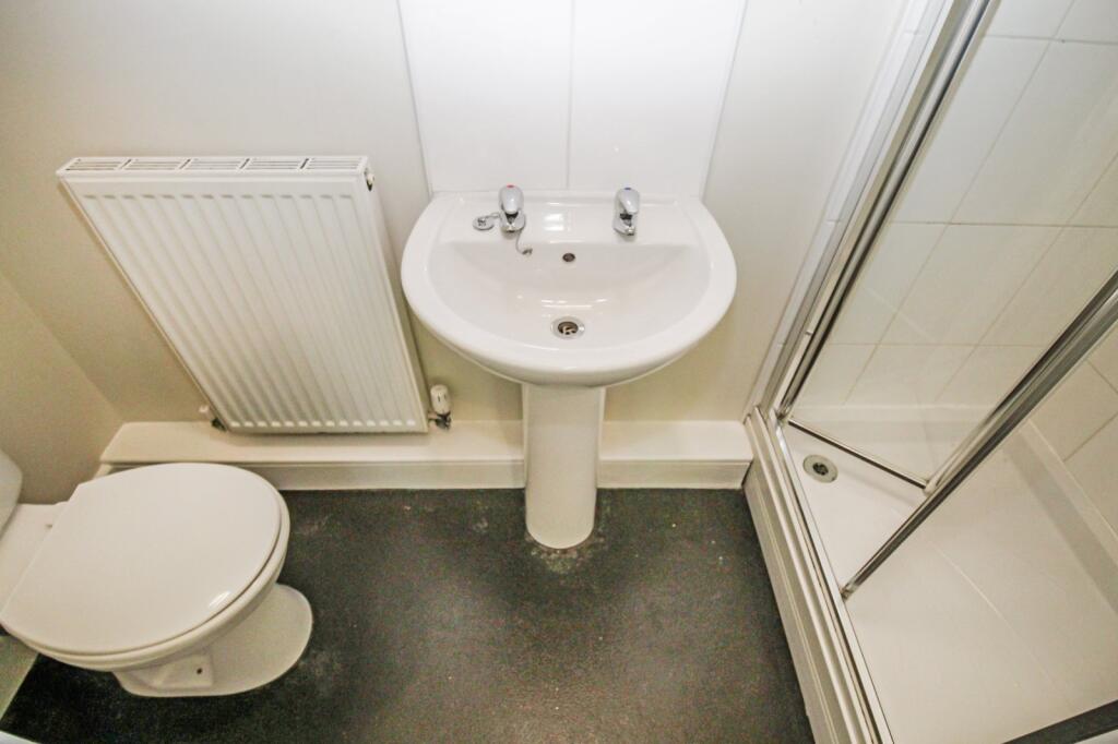 6 bedroom detached house for rent