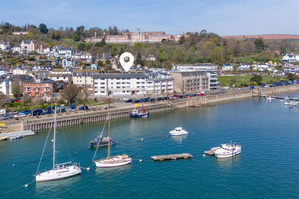 2-bed flat on North Embankment, Dartmouth, £350,000