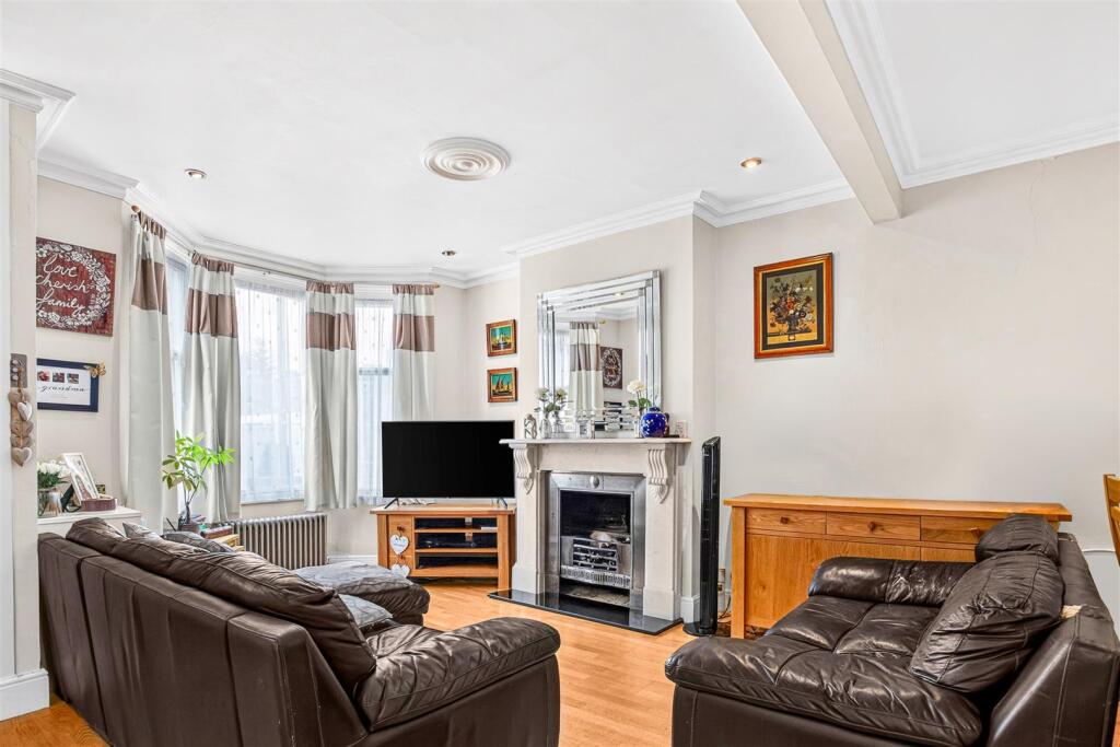 House in London, Cowley - View 5