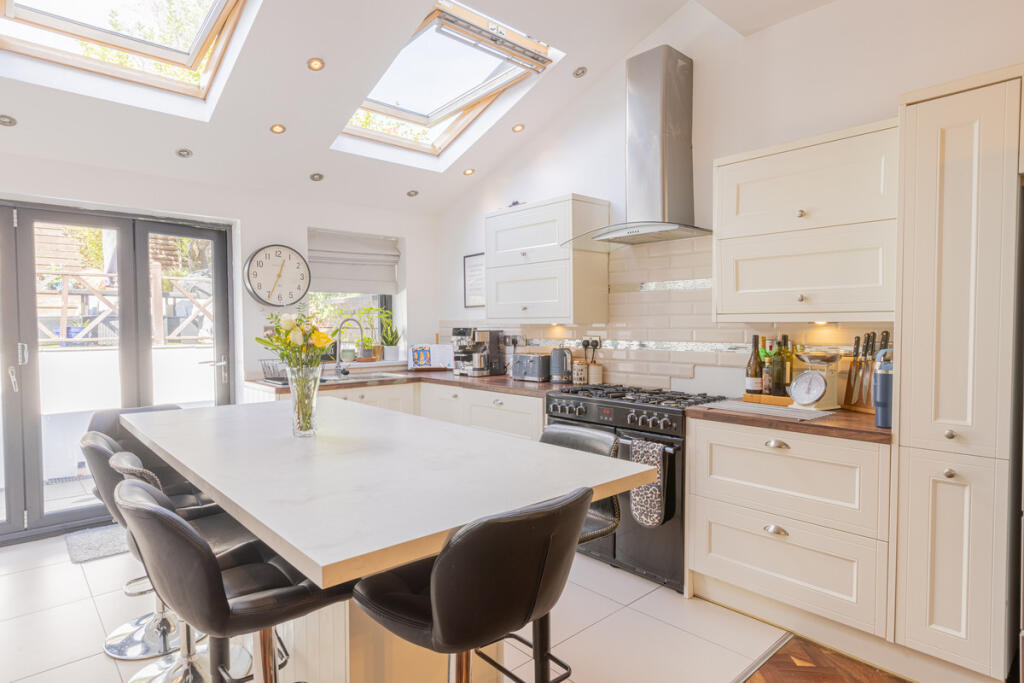 House in Newport - View 2