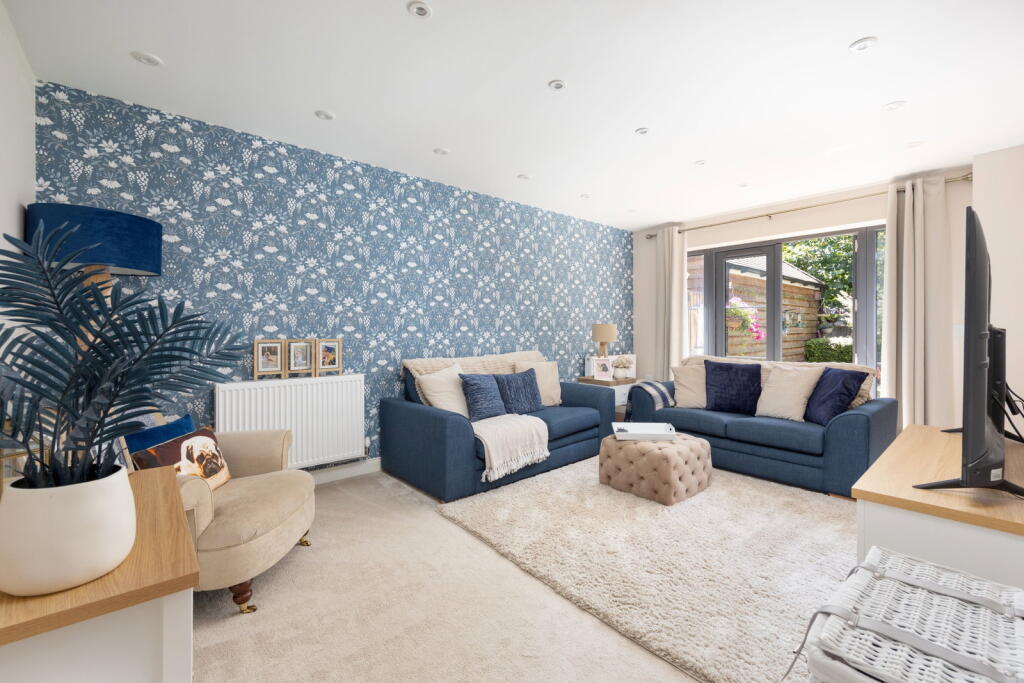 Easterton, Wiltshire, SN10 4BB photo 4