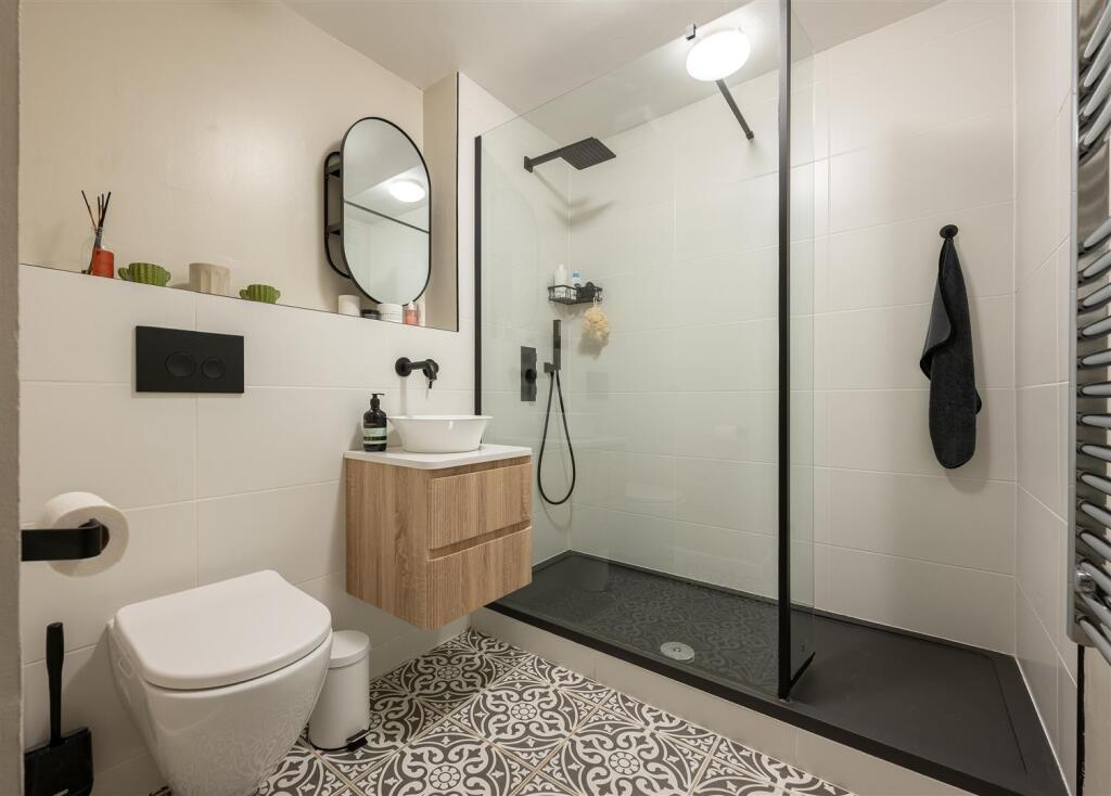 Apartment in London, Leyton - More