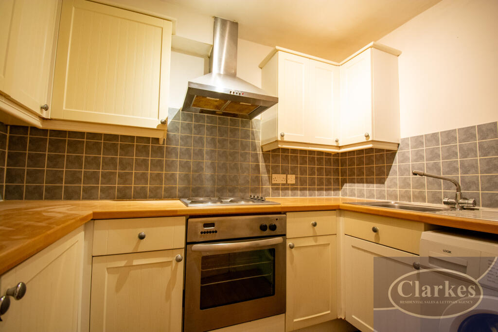 Apartment in Bournemouth, Winton - View 5