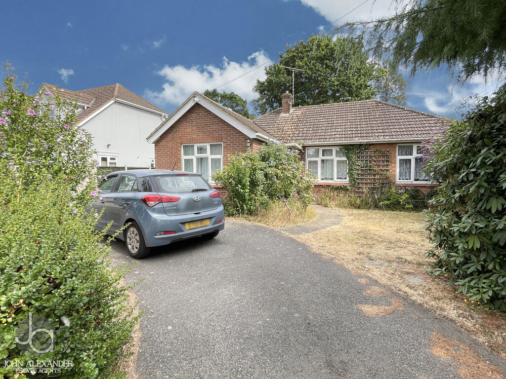 2-bed detached on Chapel Road, Tiptree, Colchester, £400,000