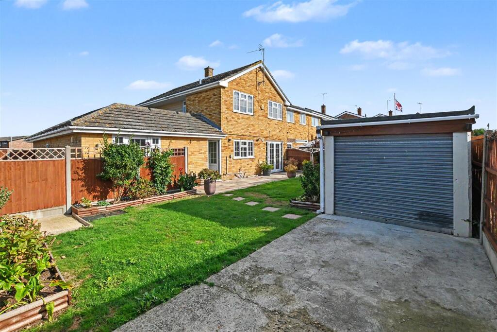 House in Castle Point, Canvey Island - View 4