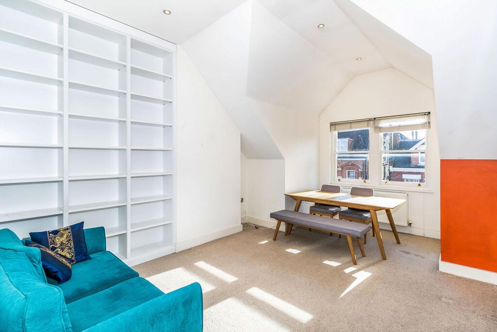 Apartment in London, Royal Borough of Kingston upon Thames - View 2