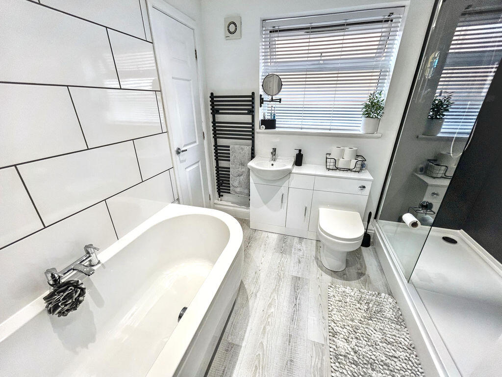 House in Great Yarmouth, Bradwell - More