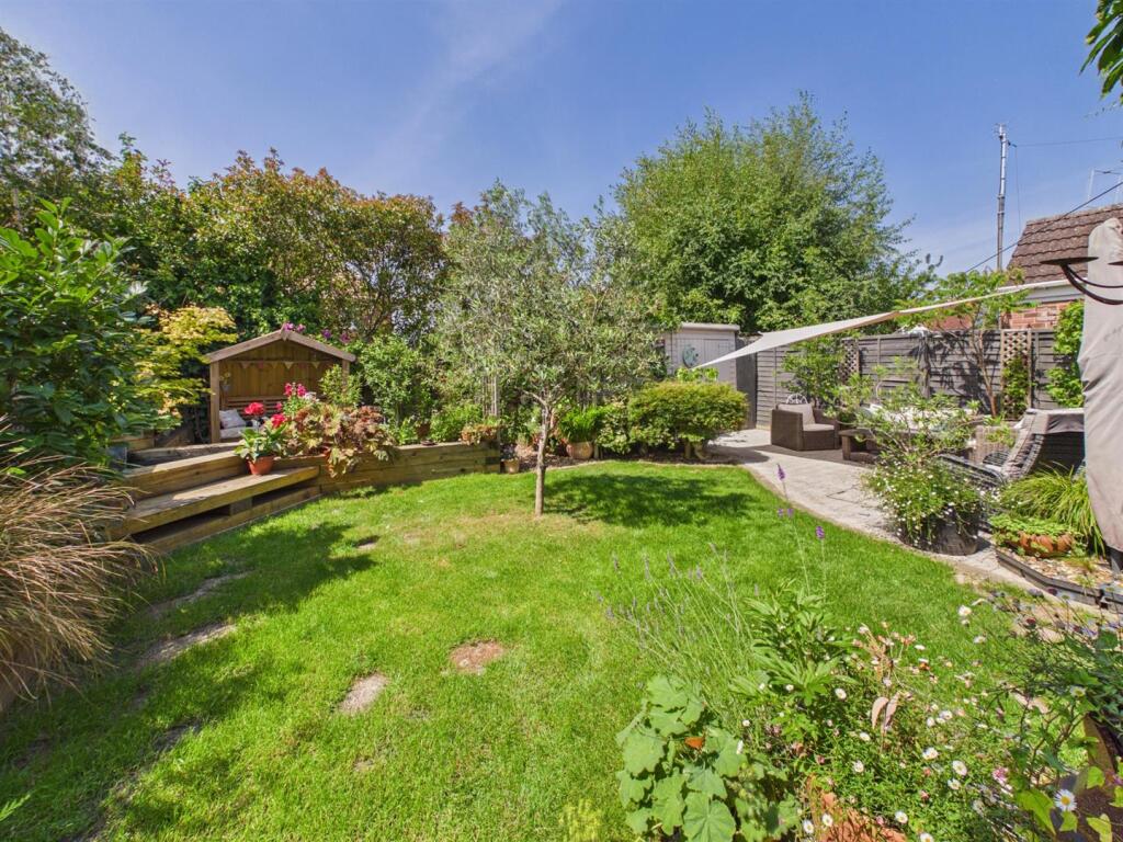 Ventnor Road, Tilehurst, Reading - More