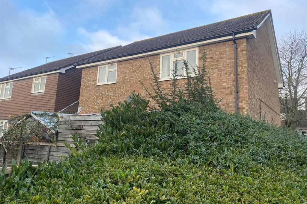Main image of property: Teazle Close, Petersfield, GU31