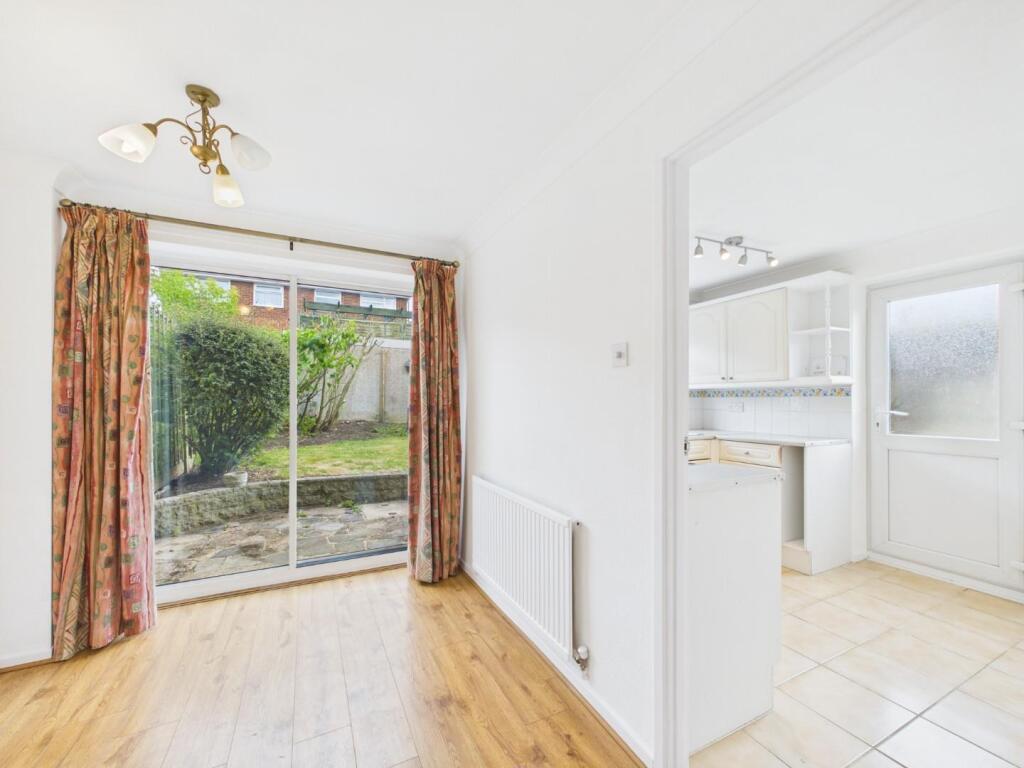 Quantock Drive, Ashford TN24 8QZ photo 4