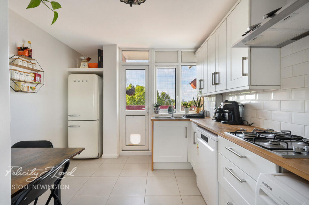 Apartment in London - View 5