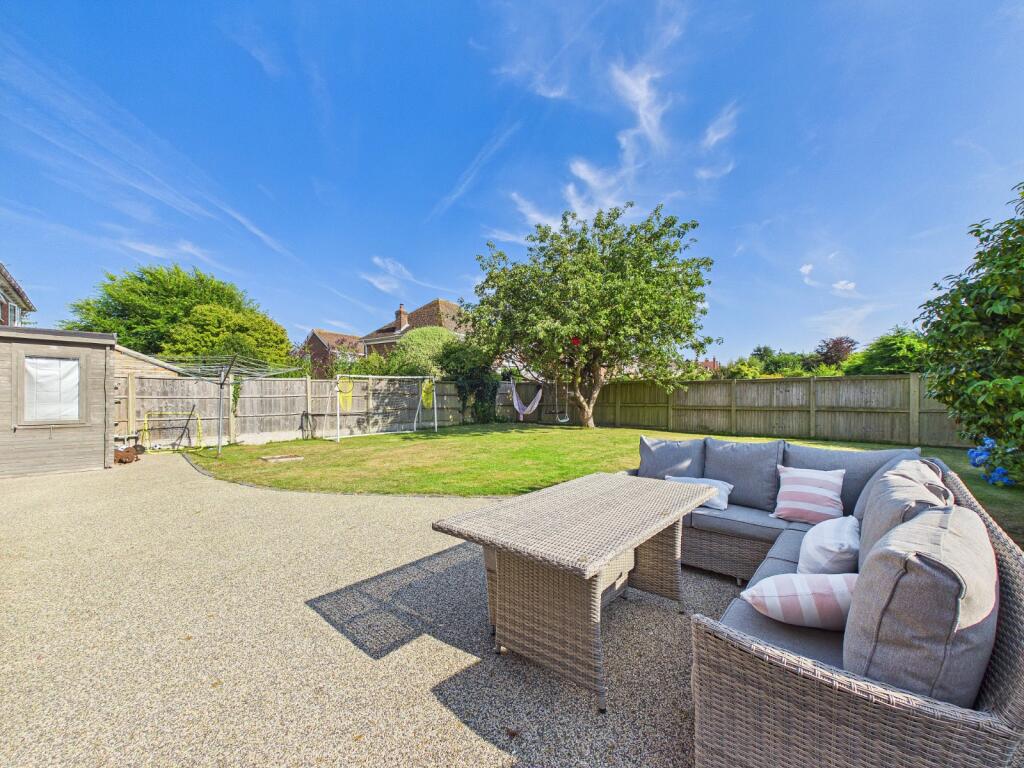 House in Folkestone, Morehall - More