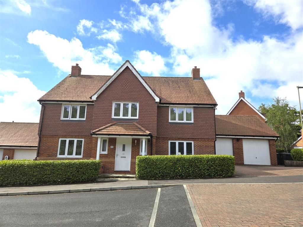 Main image of property: Cleverley Rise, Bursledon, Southampton