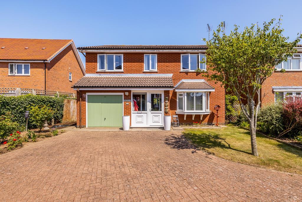 4-bed detached on Dovecotes, Quadring, £315,000