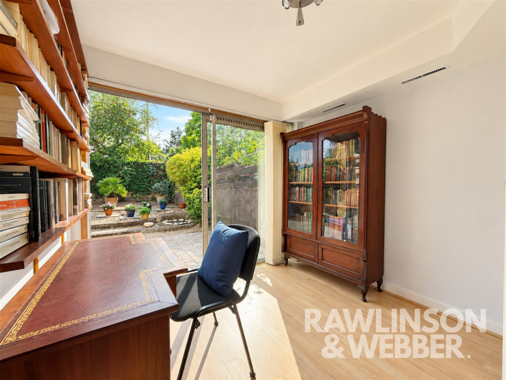 House in Elmbridge, Molesey - View 4