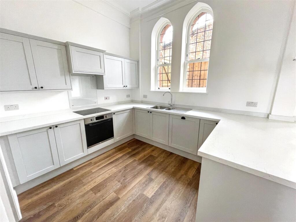 House in Wellingborough, North Northamptonshire - More