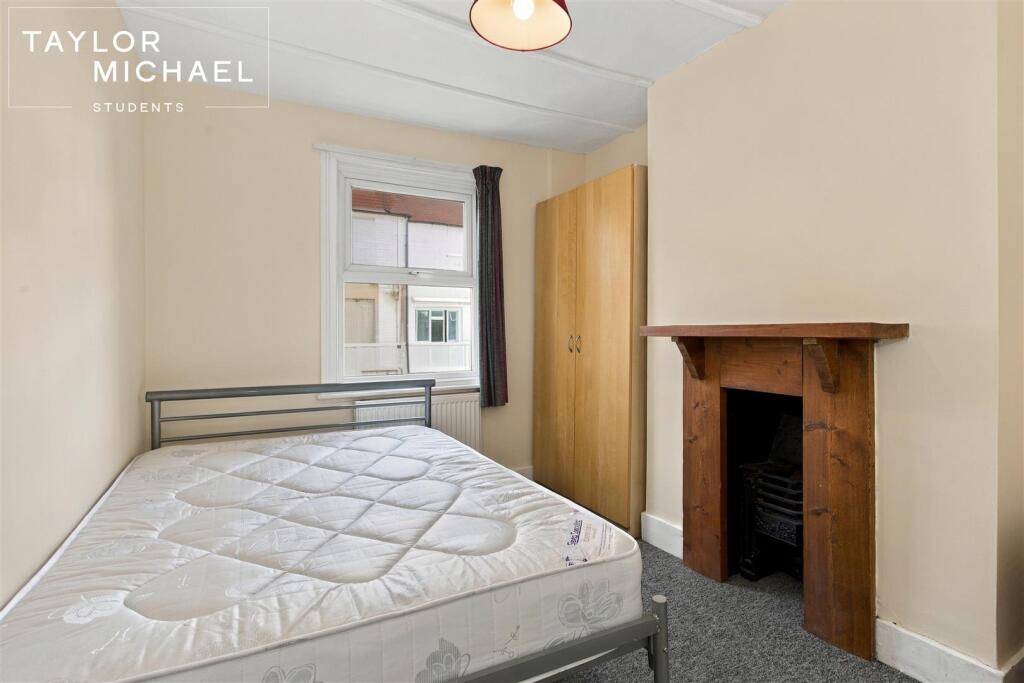 6 bedroom terraced house for rent