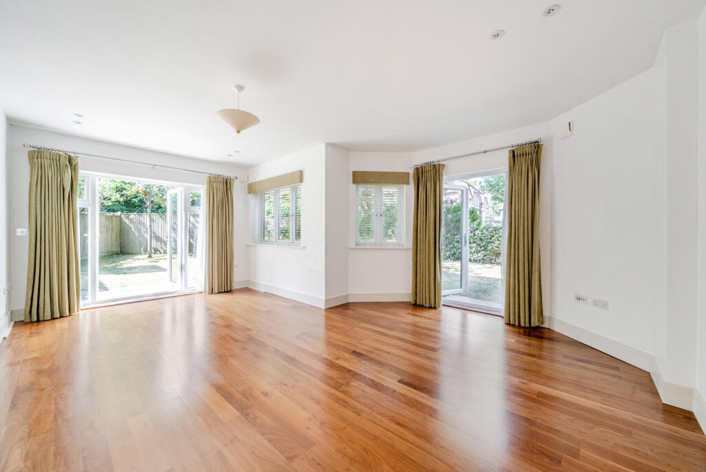 Apartment in Walton-on-Thames, Surrey - View 4