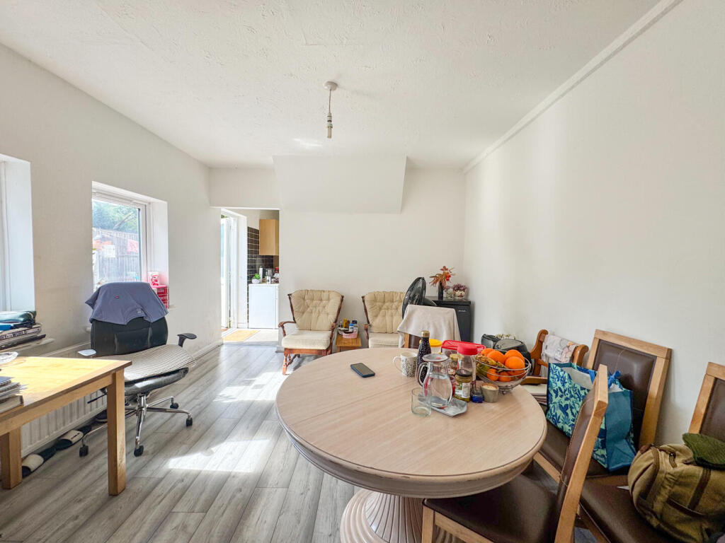 Apartment in Southend-on-Sea, Essex - View 5