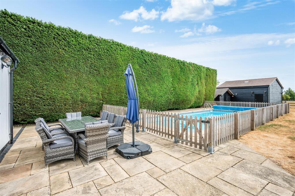 House in Sutton - More