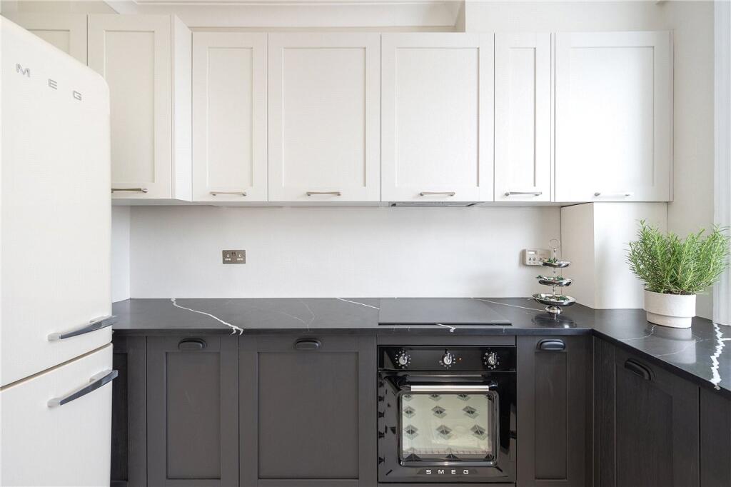 Apartment in London - View 5