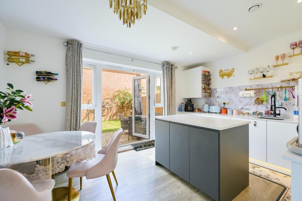 Chetwode Road, Tadworth photo 3