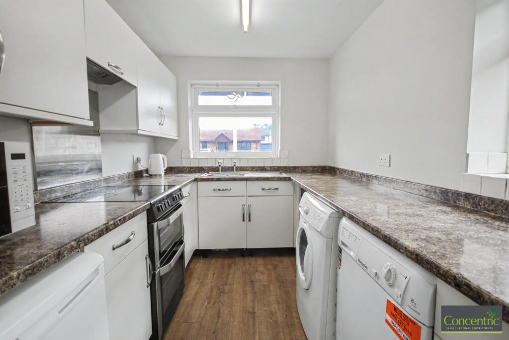 House in Runcorn, Halton Brook, Grange - More