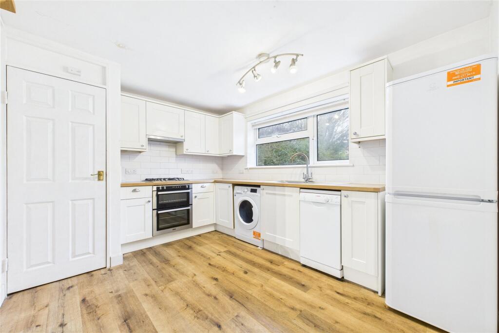 Rixman Close, Maidenhead, Berkshire, SL6 photo 3