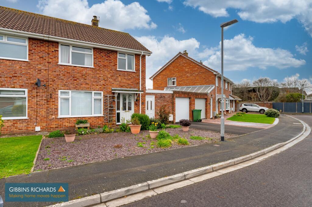 3-bed semi-detached on Pyrland Walk, Bridgwater, TA6, £275,000
