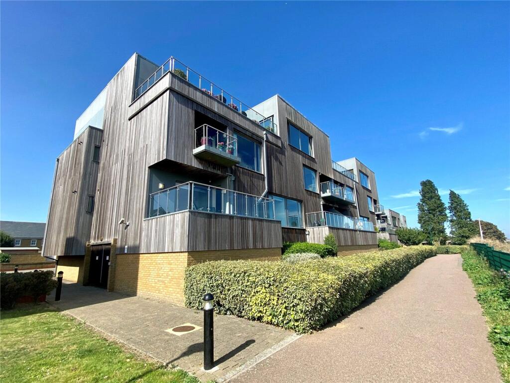 Apartment in Southend-on-Sea - View 2