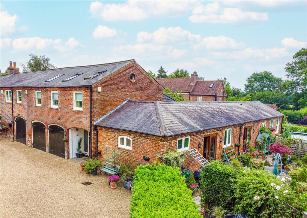 Main image of property: Ferrers Hill Farm, Pipers Lane, Markyate, AL3