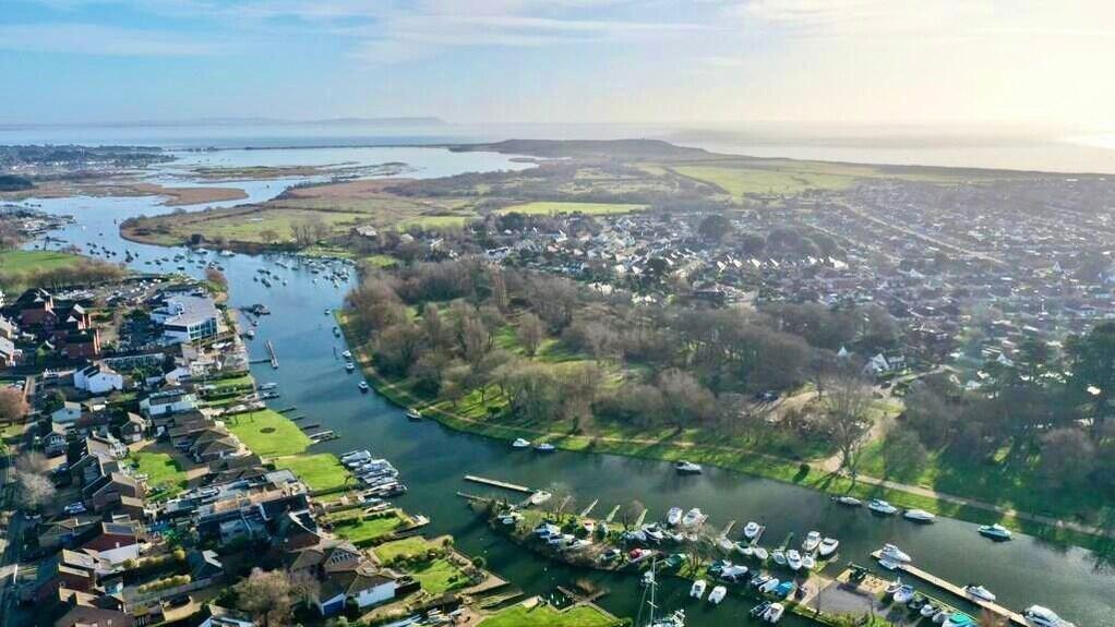 Main image of property: Close To Tuckton / Christchurch 