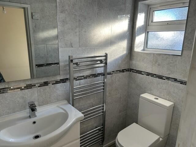 House in Luton - View 5