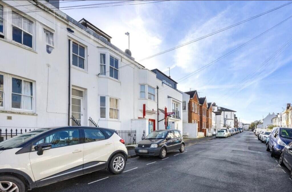 1-bed flat on Bath Street, Brighton, BN1 3TB, £220,000