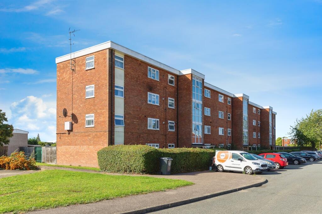 2-bed flat on Kyrkeby, Letchworth Garden City, £160,000