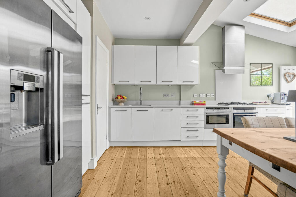 House in London, Mortlake - More