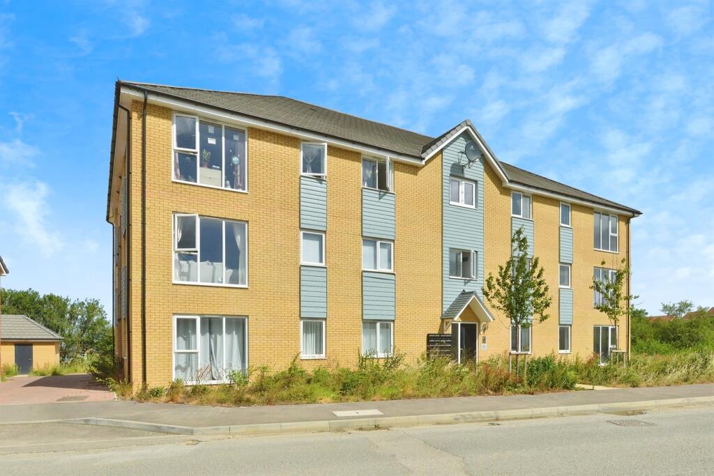 2-bed flat on Berrenda Avenue, Whitehouse, Milton Keynes, £110,000