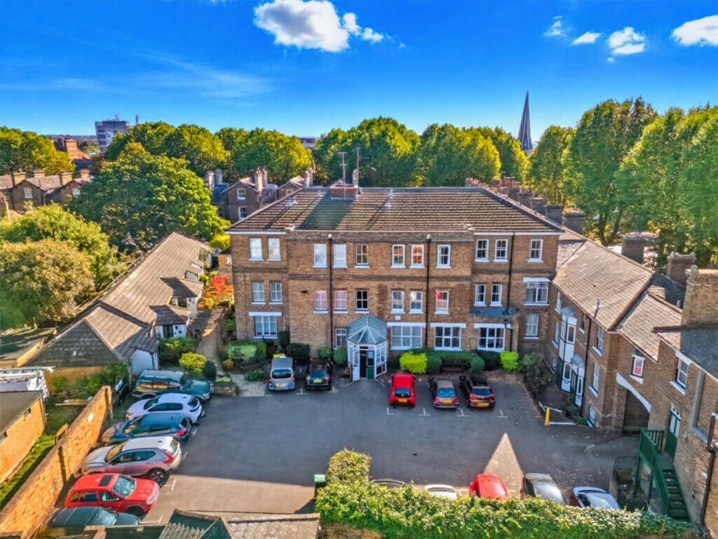 Main image of property: Cambridge Road, Southend-on-sea, SS1 1
