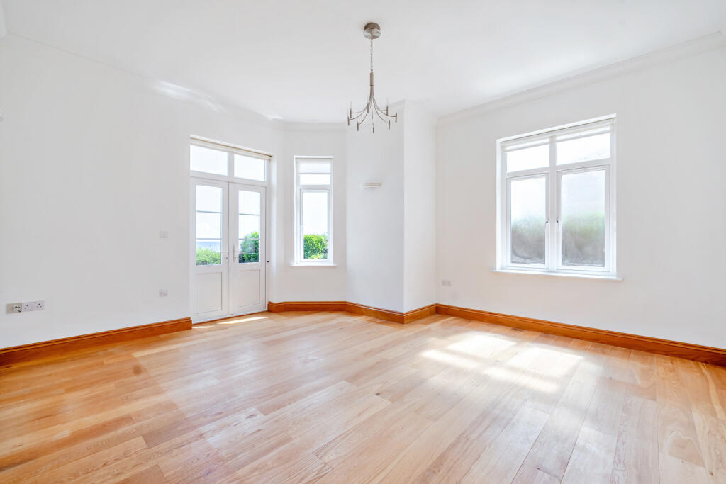 Apartment in Plymouth - More