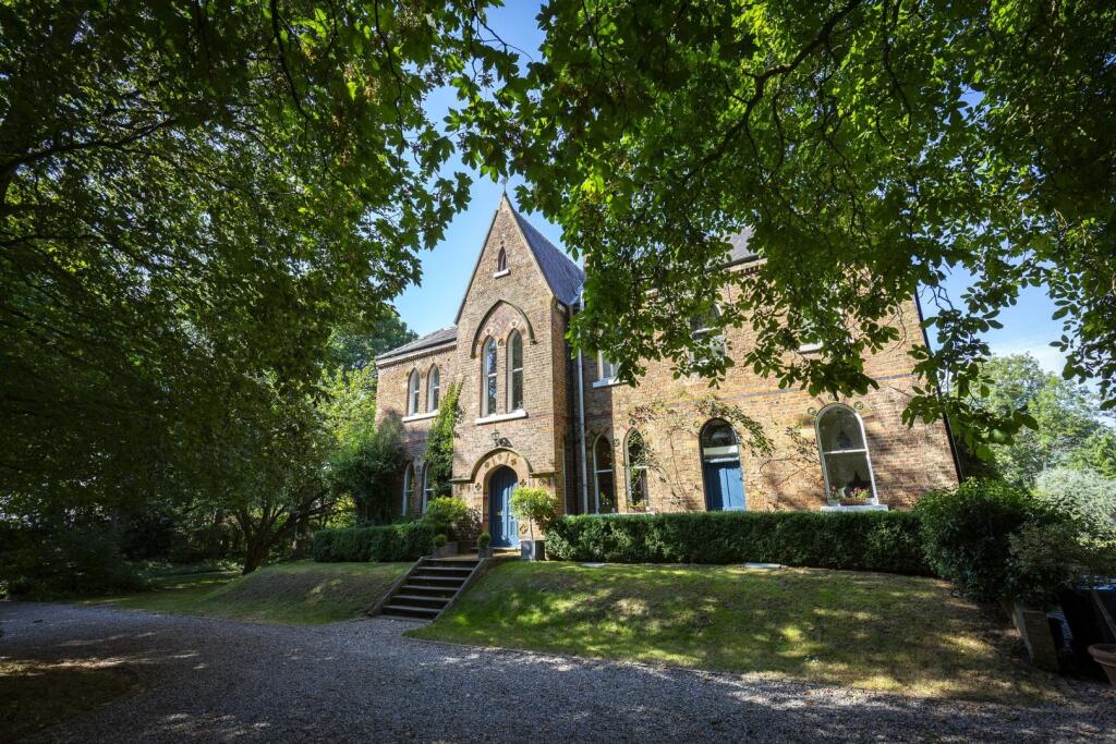 House in Carlton Miniott, Busby Stoop - View 4