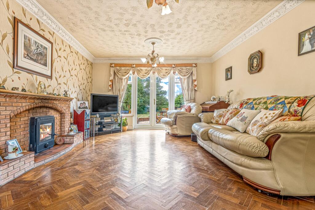 House in Nuneaton and Bedworth, St Nicolas Park - View 5