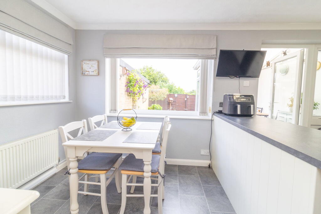 Meadow View, Potterspury, Towcester, NN12 7PJ photo 3