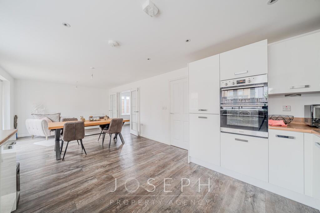 House in Ipswich - View 4