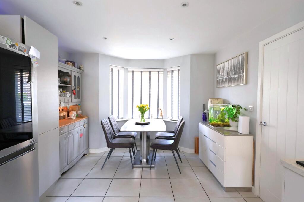 Craftmans Crescent, Burgess Hill, RH15 photo 3